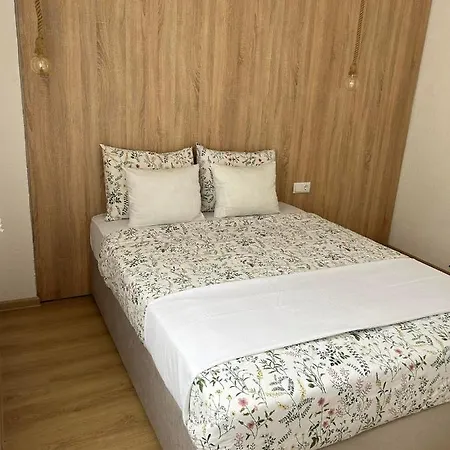 Art Apartment *