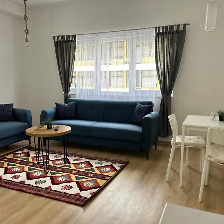 Art Apartment *